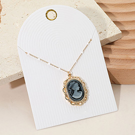 Vintage Cameo Pendant Necklace